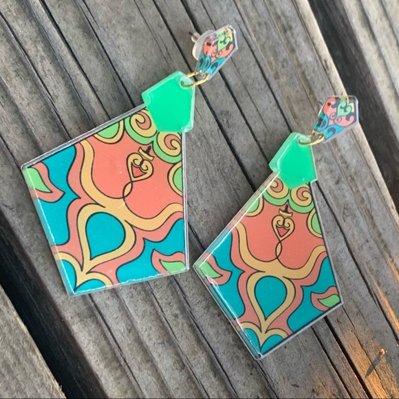 GORGEOUS African Acrylic Earrings With Gift Bag - Picture 2 of 5